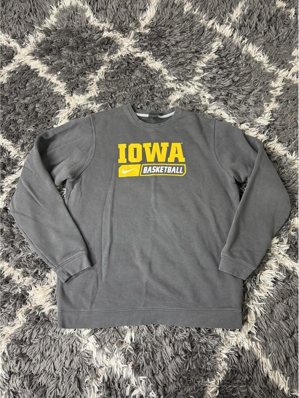 Iowa Hawkeyes Nike Basketball Sweatshirt Adult Large Gray Crewneck